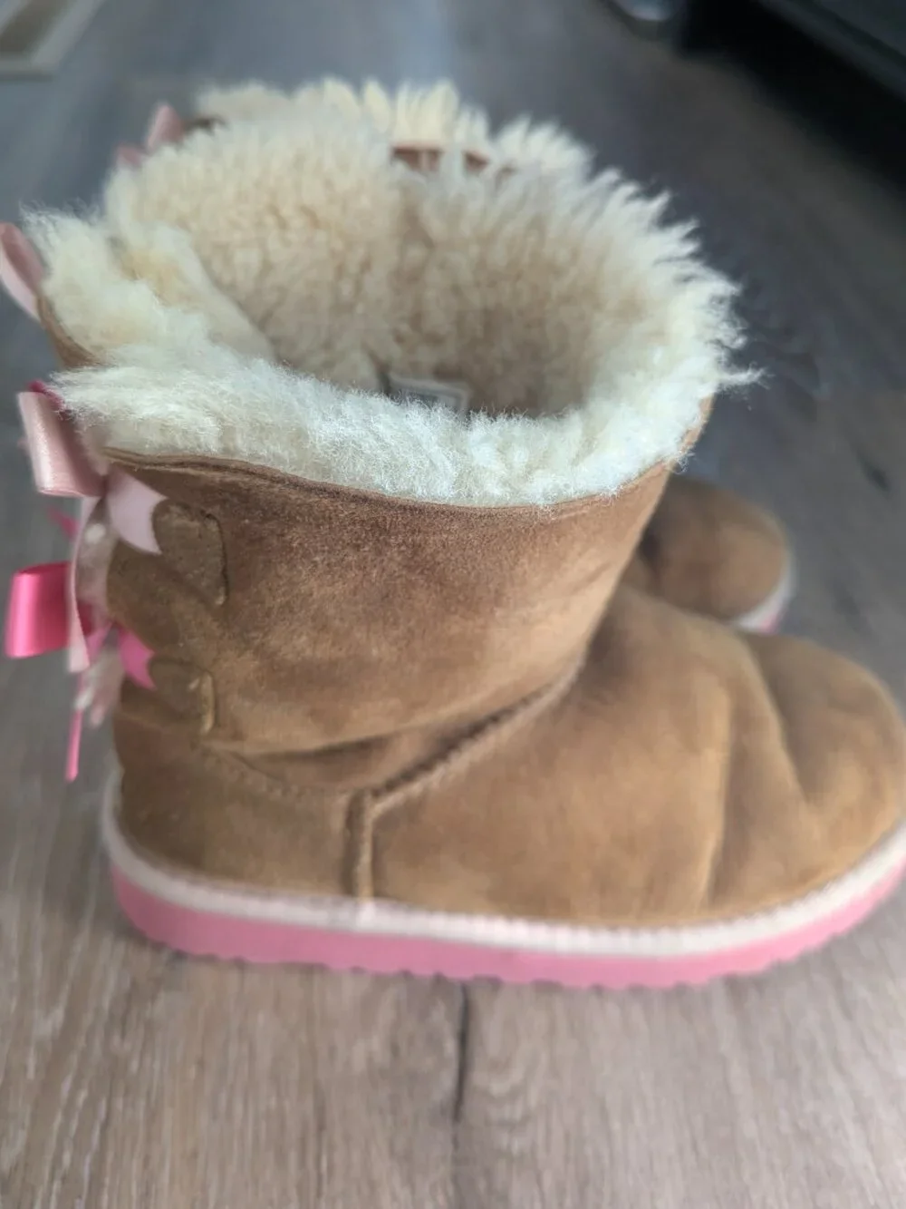 UGG Bailey Bow Chestnut girls